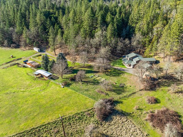 18781 E Evans Creek Road, Rogue River, OR 97537