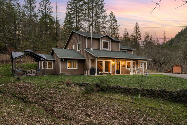 18781 E Evans Creek Road, Rogue River, OR 97537