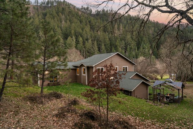 18781 E Evans Creek Road, Rogue River, OR 97537