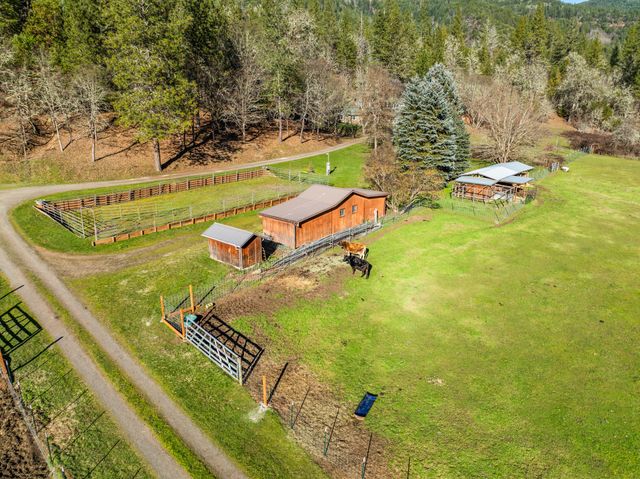 18781 E Evans Creek Road, Rogue River, OR 97537