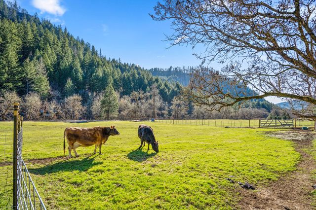 18781 E Evans Creek Road, Rogue River, OR 97537
