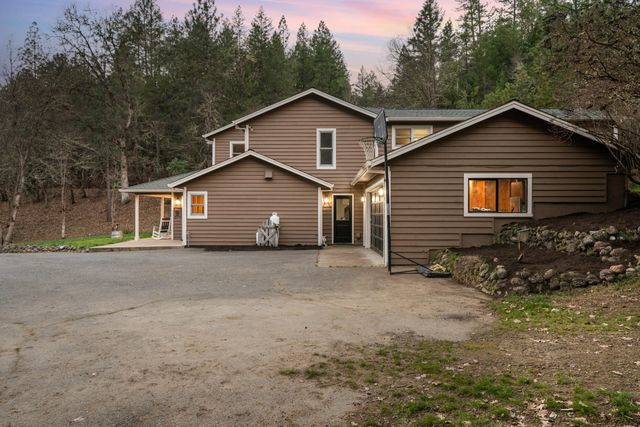 18781 E Evans Creek Road, Rogue River, OR 97537