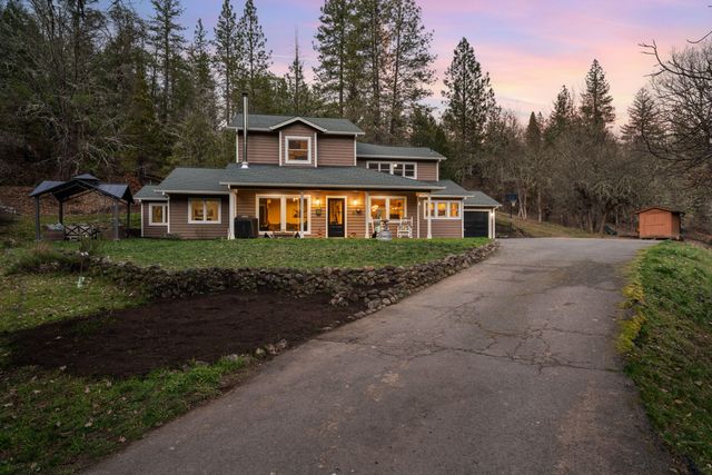 18781 E Evans Creek Road, Rogue River, OR 97537