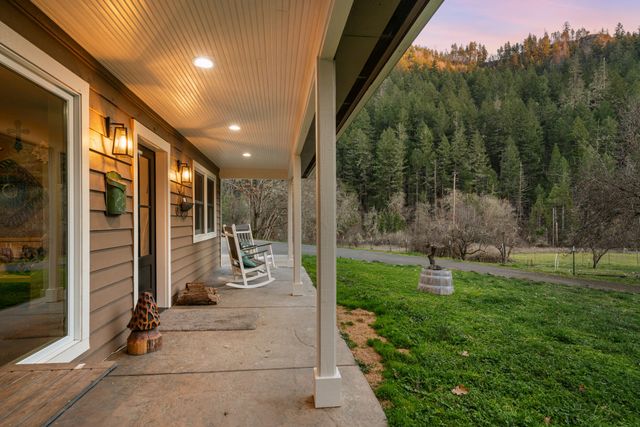 18781 E Evans Creek Road, Rogue River, OR 97537