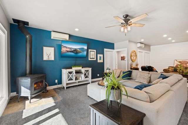 18781 E Evans Creek Road, Rogue River, OR 97537