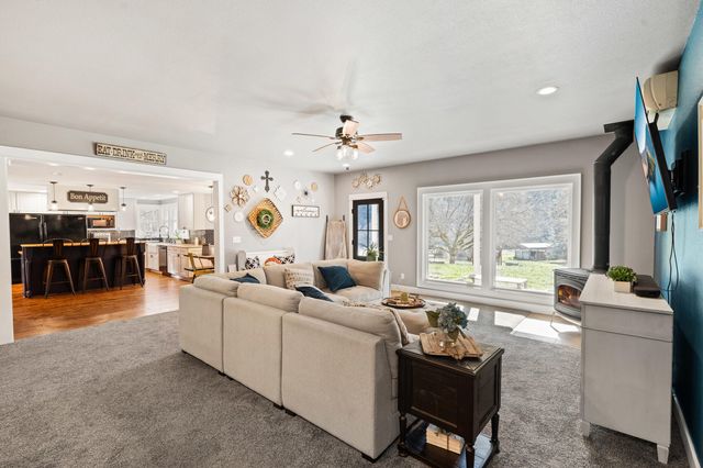 18781 E Evans Creek Road, Rogue River, OR 97537