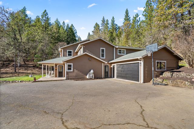 18781 E Evans Creek Road, Rogue River, OR 97537