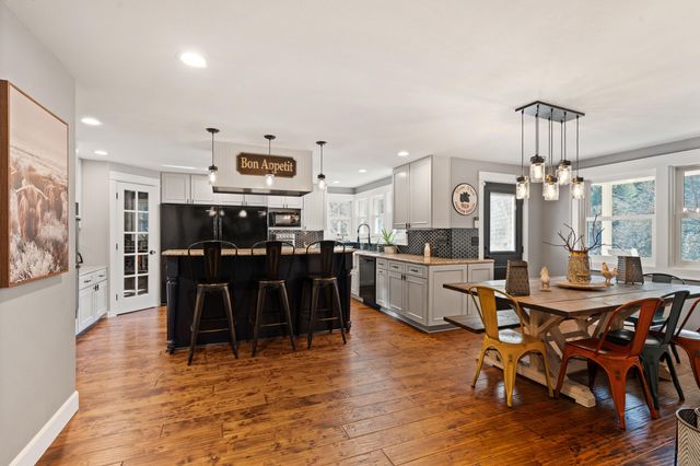 18781 E Evans Creek Road, Rogue River, OR 97537