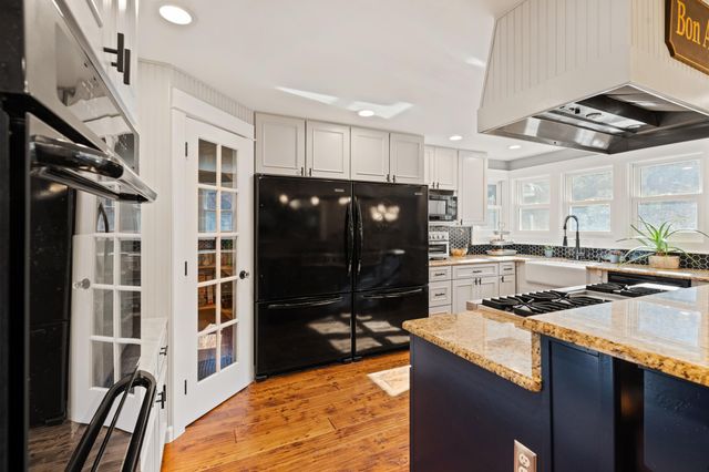 18781 E Evans Creek Road, Rogue River, OR 97537