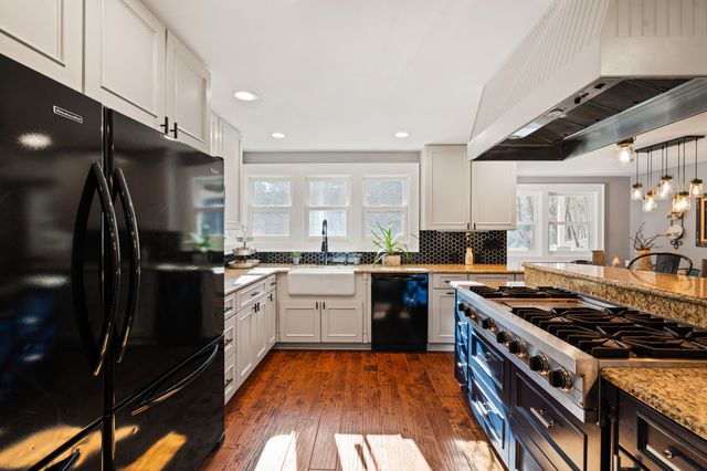 18781 E Evans Creek Road, Rogue River, OR 97537