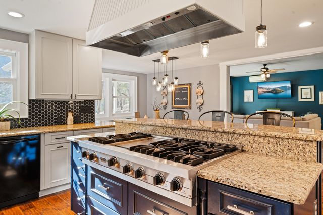 18781 E Evans Creek Road, Rogue River, OR 97537