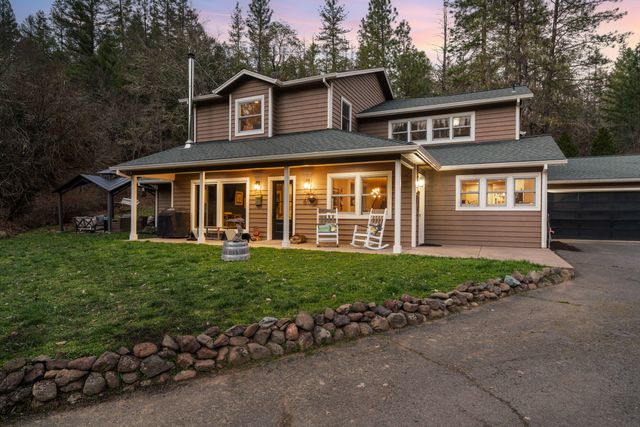 18781 E Evans Creek Road, Rogue River, OR 97537