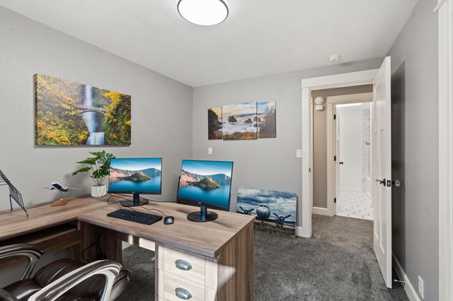 18781 E Evans Creek Road, Rogue River, OR 97537