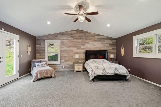 18781 E Evans Creek Road, Rogue River, OR 97537