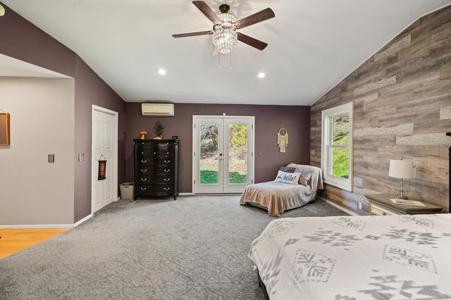 18781 E Evans Creek Road, Rogue River, OR 97537