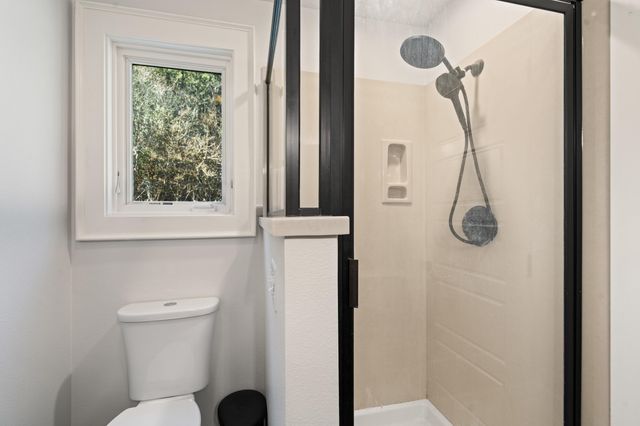 18781 E Evans Creek Road, Rogue River, OR 97537