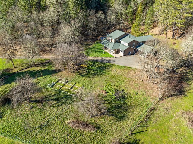 18781 E Evans Creek Road, Rogue River, OR 97537