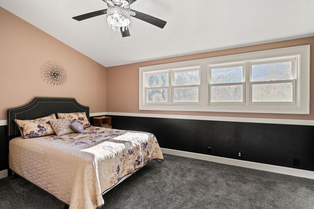 18781 E Evans Creek Road, Rogue River, OR 97537