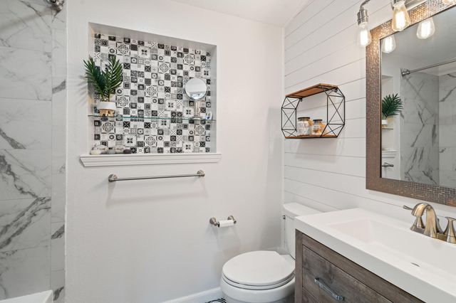 18781 E Evans Creek Road, Rogue River, OR 97537