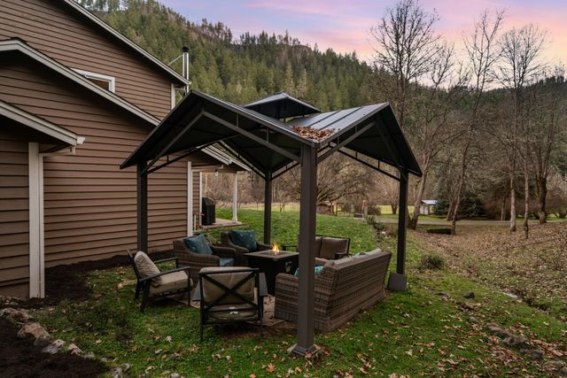 18781 E Evans Creek Road, Rogue River, OR 97537