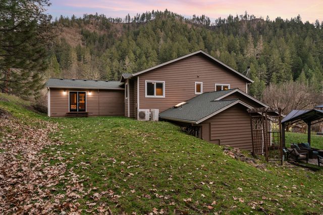 18781 E Evans Creek Road, Rogue River, OR 97537