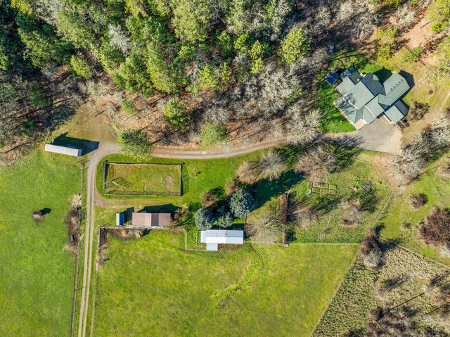 18781 E Evans Creek Road, Rogue River, OR 97537