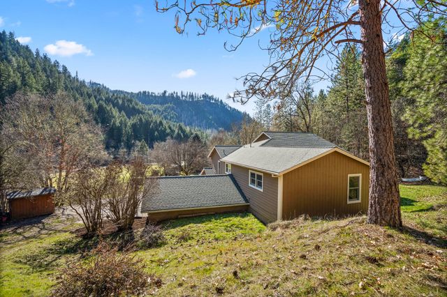 18781 E Evans Creek Road, Rogue River, OR 97537