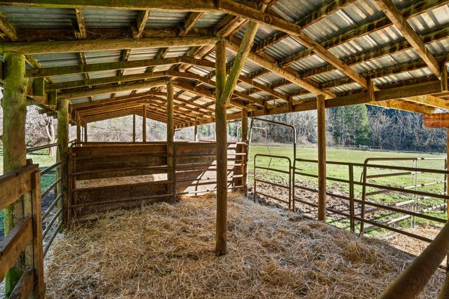 18781 E Evans Creek Road, Rogue River, OR 97537