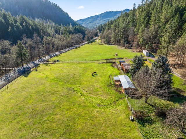 18781 E Evans Creek Road, Rogue River, OR 97537