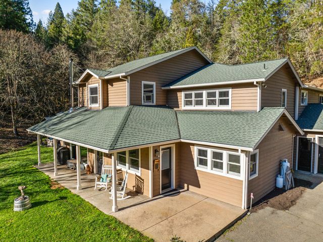 18781 E Evans Creek Road, Rogue River, OR 97537