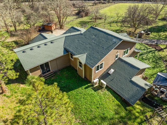 18781 E Evans Creek Road, Rogue River, OR 97537