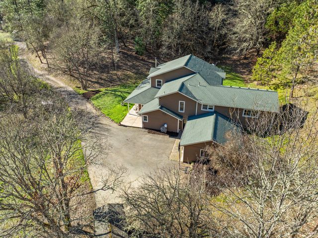 18781 E Evans Creek Road, Rogue River, OR 97537