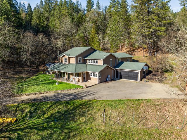 18781 E Evans Creek Road, Rogue River, OR 97537