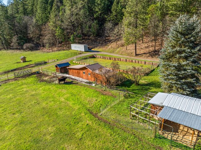 18781 E Evans Creek Road, Rogue River, OR 97537