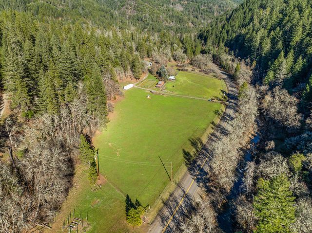 18781 E Evans Creek Road, Rogue River, OR 97537
