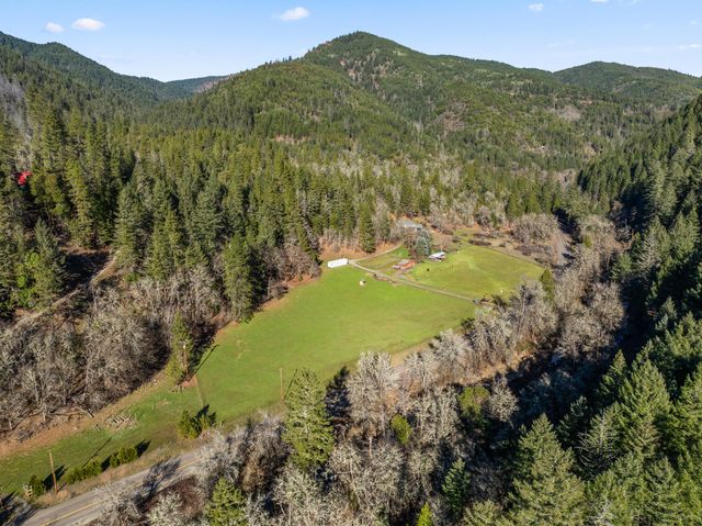18781 E Evans Creek Road, Rogue River, OR 97537