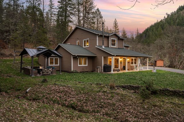 18781 E Evans Creek Road, Rogue River, OR 97537