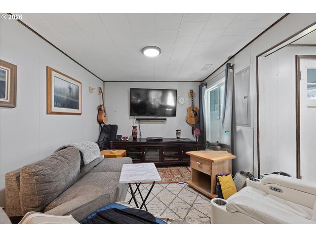 4095 CRYSTAL CREEK Loop, Eddyville, OR 97343