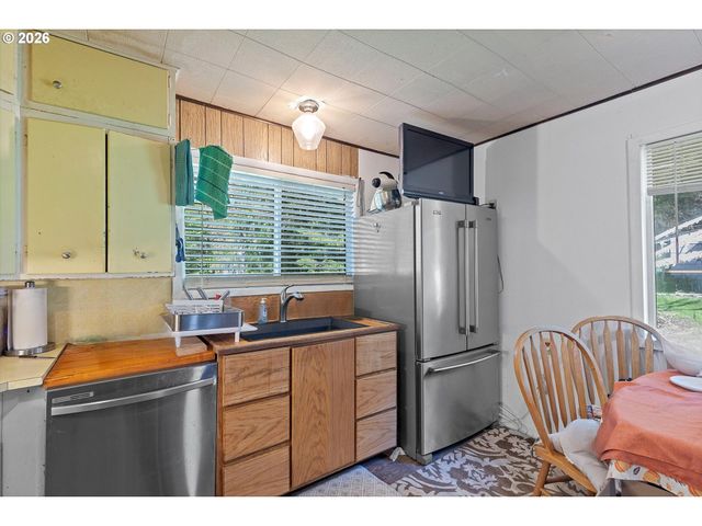 4095 CRYSTAL CREEK Loop, Eddyville, OR 97343