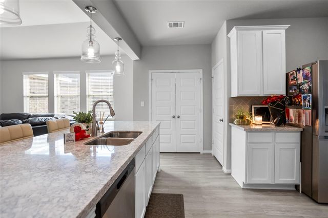 8423 Moonlight Bay Circle, Baytown, TX 77523