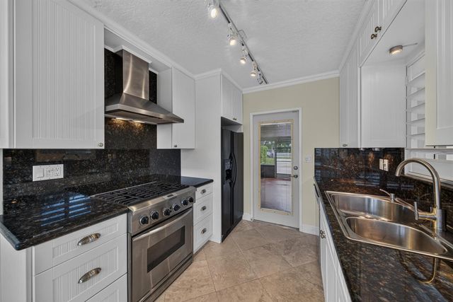 1325 Guava Isle, Fort Lauderdale, FL 33315