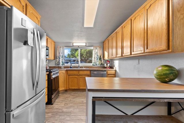 953 Sharian St, West Sacramento, CA 95605