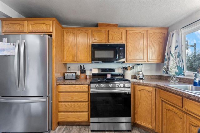 953 Sharian St, West Sacramento, CA 95605