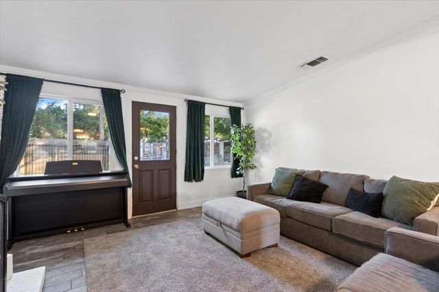 953 Sharian St, West Sacramento, CA 95605
