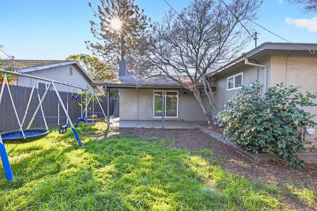 2337 Corbin Ln, Lodi, CA 95242