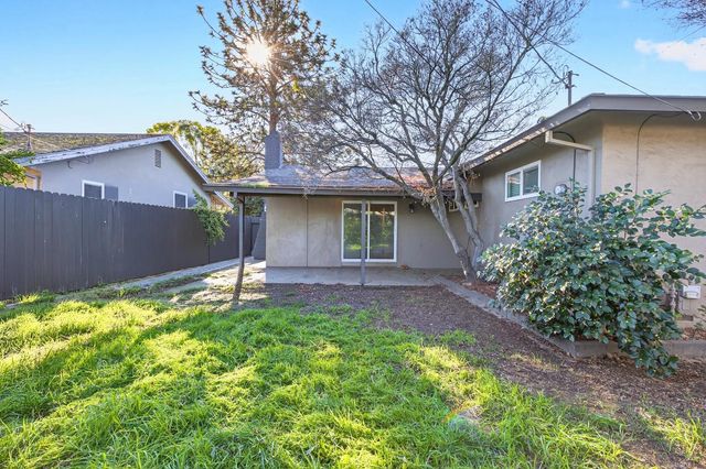 2337 Corbin Ln, Lodi, CA 95242