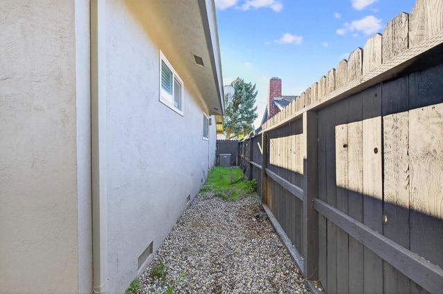 2337 Corbin Ln, Lodi, CA 95242