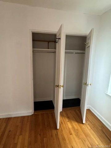 2090 Barnes Avenue 4D, Bronx, NY 10462