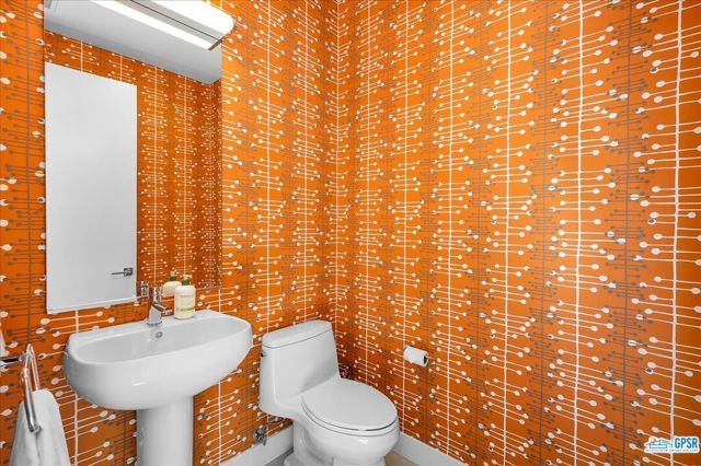 939 Bernardi Lane, Palm Springs, CA 92262