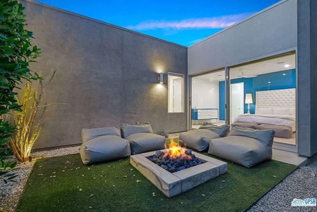 939 Bernardi Lane, Palm Springs, CA 92262